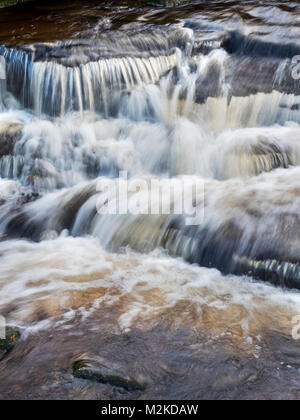 Wasserfall im Süden Dekan Beck an Bronte Brücke auf Haworth Moor in der Nähe von Haworth West Yorkshire England Stockfoto