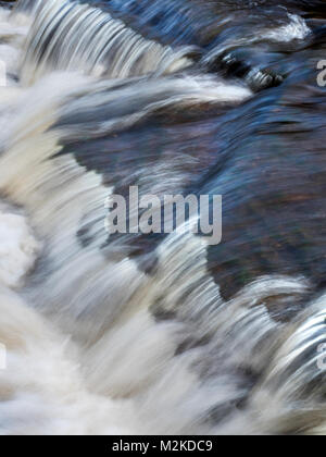 Wasserfall im Süden Dekan Beck an Bronte Brücke auf Haworth Moor in der Nähe von Haworth West Yorkshire England Stockfoto