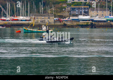 Editorial: die britische Marine, Personal und Logos. Fowey Mündung, Fowey, St Austell, Cornwall, 02.06.2018. Die neu Auftraggeber 'Rippe' Licht schnelle Antwort boa Stockfoto