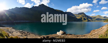 Panorama des Lago Ritóm in der untergehenden Sonne, Schweiz Stockfoto
