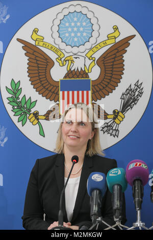 Baku, Aserbaidschan. 07 Feb, 2018. Stellvertretender Staatssekretär für Europäische und Eurasische Angelegenheiten Bridget Brink auf einer Pressekonferenz in Baku, Jan. 07, 2018. Die rufen Sie uns an Aserbaidschan, freie und faire Wahlen in Übereinstimmung mit seiner Verfassung und internationale Verpflichtungen der Credit: Aziz Karimov/Pacific Press/Alamy Leben Nachrichten halten Stockfoto