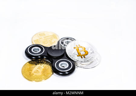 Abstrakte Foto von cryptocyrrency. Einige cryptocurrency Münzen. Auf weissem Hintergrund. Stockfoto