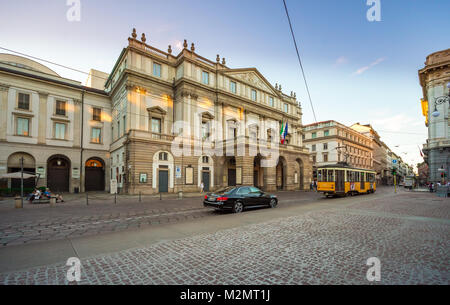 Das Theater Scala von Mailand, Italien. La Scala (Italienisch: Teatro alla Scala), ist ein weltweit bekannter Oper in Mailand, Italien Stockfoto