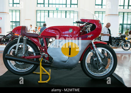 Triest, Italien, 02. September 2016: Show 110 anni del motoclub Triest. Foto von seltenen Giacomo Agostini MV Agusta 500 cc Drei ist ein rennmotorrad zu konkurrieren Stockfoto