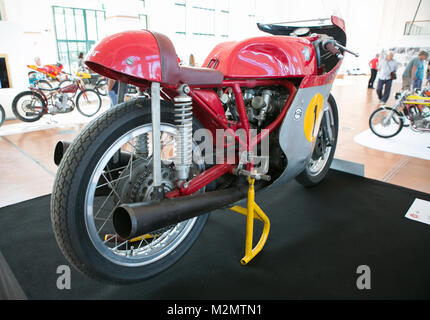 Triest, Italien, 02. September 2016: Show 110 anni del motoclub Triest. Foto von seltenen Giacomo Agostini MV Agusta 500 cc Drei ist ein rennmotorrad zu konkurrieren Stockfoto