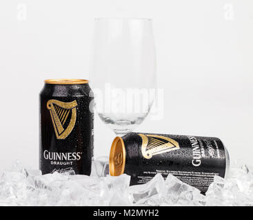 Triest, Italien, 08. Juli 2016, Guinness stout Aluminium kann auf den weißen Hintergrund. Irische trocken Stout in der Brauerei von Arthur Guinness, Dublin stammt. Stockfoto