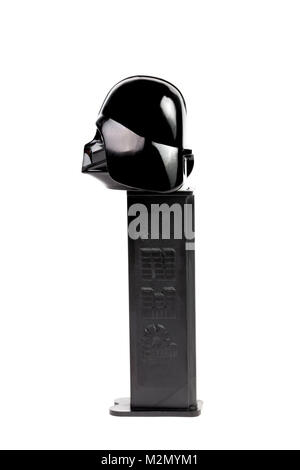 Triest, Italien, 08. Juli 2016: Limited Edition von Star Wars Darth Vader Dispenser Candy Pez. Pez ist eine berühmte pocket Dispenser. Dispenser Designs ove Stockfoto