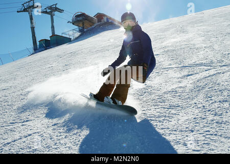 Junge Frau outdoor Ski Stockfoto
