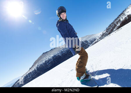 Junge Frau outdoor Ski Stockfoto