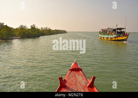 Angeln Boote auf dem Fluss an sundarban National Park, West Bengal, Indien Stockfoto