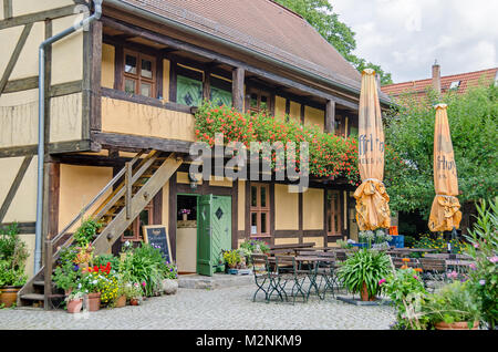 Neuruppin, Deutschland - 28 August, 2017: Up-Hus Idylle - Das Restaurant und Hotel in einem Ältesten Fachwerk-Haus von Neuruppin, eine alte Stadt im Land Brandenbu Stockfoto