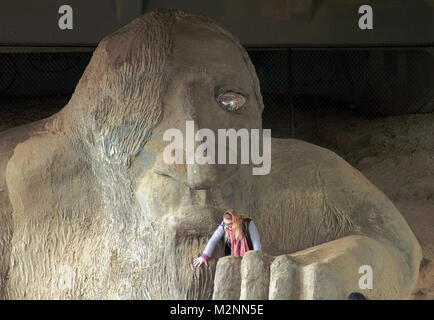 Fremont, Washington - 8. November 2015: Die Fremont Troll (auch als Troll, oder der Troll unter der Brücke bekannt), eine öffentliche Skulptur in Fremont Stockfoto