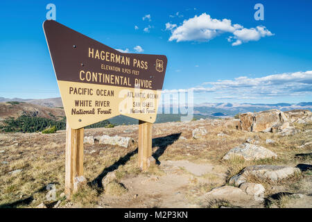 HAGERMAN, September 27, 2016: US Forest Service Zeichen an einem Gipfeltreffen der Hagerman Pass und kontinentale Wasserscheide in den Rocky Mountains von Colorado. Stockfoto