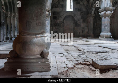 Sanahin Kloster ist eine armenische Kloster im 10. Jahrhundert in der Lori Provinz Armenien gegründet. Der Name Sanahin wörtlich übersetzt von Arm Stockfoto