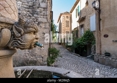 Carpentras, Vaucluse, Provence, Provence-Alpes-Côte d'Azur, Frankreich, "Fontaine des Brunnen Mascarons', Ortschaft Séguret im Kanton Vaison-la-Romaine, Arrondissements Carpentras, Stockfoto