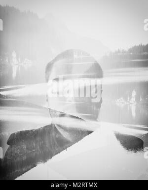 Abstrakte spooky Double Exposure Mann im schwarzen See Stockfoto