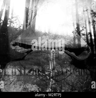 Abstrakte spooky Double Exposure Mann im Schwarzwald Stockfoto