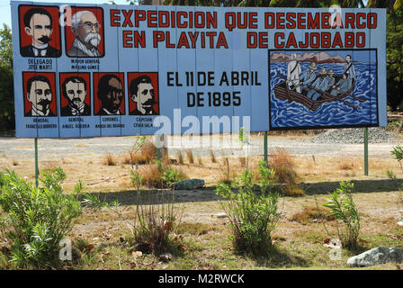 Reklametafeln in Erinnerung an die Landung von Jose Marti und anderen 1895 am Strand von Cajobabo, Provinz Sancti Spiritu, Kuba Stockfoto