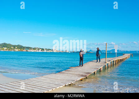 Pier, Platja d'Alcudia, Playa de Alcudia, Port d'Alcudia, Mallorca, Balearen, Spanien Stockfoto