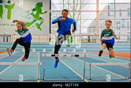 AIT-Arena, Athlone, Co Westmeath, Irland. 7. Februar, 2018. Irische Olympier Thomas Barr ist durch seine Schritte während der Markteinführung der AIT 5. Internationale Grand Prix Credit: Ashley Cahill/Alamy Leben Nachrichten setzen Stockfoto