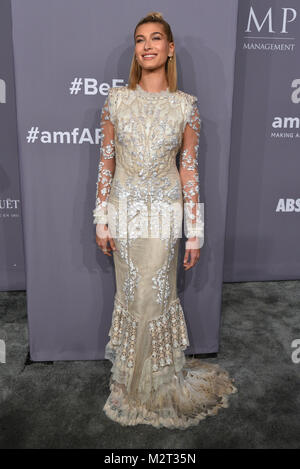 New York, USA. 7 Feb, 2018. Hailey Baldwin besucht die 2018 amfAR Gala New York bei Cipriani Wall Street am 7. Februar 2018 in New York City. Credit: Erik Pendzich/Alamy leben Nachrichten Stockfoto