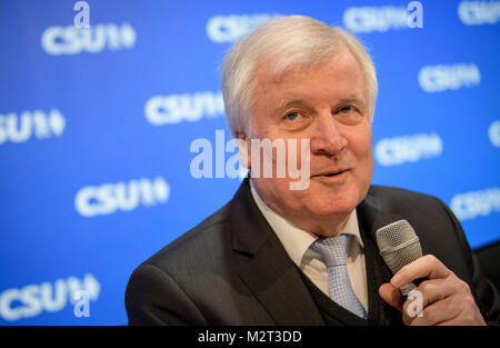 München, Deutschland. 08 Feb, 2018. Bayerischen Ministerpräsidenten Horst Seehofer (CSU) Einweihung Vorstandssitzung der CSU in München, Deutschland, 08. Februar 2018. Credit: Matthias Balk/dpa/Alamy leben Nachrichten Stockfoto