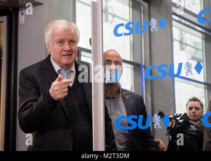 München, Deutschland. 08 Feb, 2018. Bayerischen Ministerpräsidenten Horst Seehofer (CSU) Ankunft in Executive Meeting der CSU in München, Deutschland, 08. Februar 2018. Credit: Matthias Balk/dpa/Alamy leben Nachrichten Stockfoto