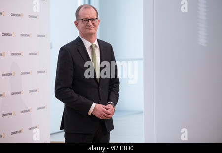 Frankfurt am Main, Deutschland. 08 Feb, 2018. Martin Zielke, Vorsitzender des Vorstands der Commerzbank, der Jahresrechnung drücken Sie der Bank Konferenz in Frankfurt Anreise am Main, Deutschland, 08. Februar 2018. Commerzbank verzeichnete einen Gewinn Zusammenbruch im vergangenen Jahr. Credit: Boris Roessler/dpa/Alamy leben Nachrichten Stockfoto