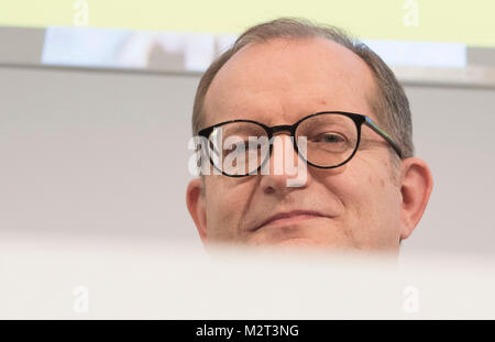 Frankfurt am Main, Deutschland. 08 Feb, 2018. Martin Zielke, Vorsitzender des Vorstands der Commerzbank, der Jahresrechnung drücken Sie der Bank Konferenz in Frankfurt Anreise am Main, Deutschland, 08. Februar 2018. Commerzbank verzeichnete einen Gewinn Zusammenbruch im vergangenen Jahr. Credit: Boris Roessler/dpa/Alamy leben Nachrichten Stockfoto