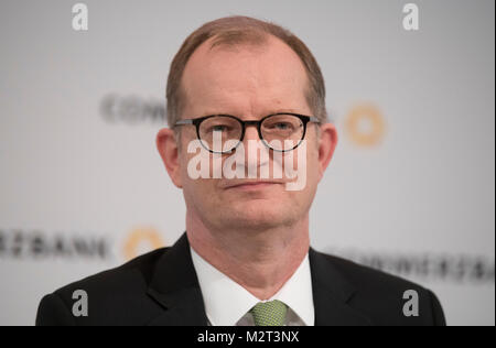 Frankfurt am Main, Deutschland. 08 Feb, 2018. Martin Zielke, Vorsitzender des Vorstands der Commerzbank, der Jahresrechnung drücken Sie der Bank Konferenz in Frankfurt Anreise am Main, Deutschland, 08. Februar 2018. Commerzbank verzeichnete einen Gewinn Zusammenbruch im vergangenen Jahr. Credit: Boris Roessler/dpa/Alamy leben Nachrichten Stockfoto