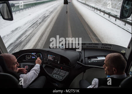 Bohumin, Tschechische Republik. 7 Feb, 2018. Ein Leo Express Treiber gesehen wie er fährt von Krakau nach Prag neben Polnisch Tschechisch Grenze. Credit: Omar Marques/SOPA/ZUMA Draht/Alamy leben Nachrichten Stockfoto