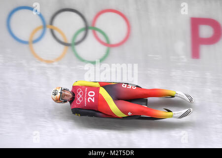 Natalie Geisenberger (GER) vor-Olympischen Ringen, Aktion, Frauen, Frauen die Einzigen, Ausbildung, Olimypic Sliding Center, am 08.02.2018, Olympische Winterspiele 2018, vom 09.02. - 25.02.2018 in PyeongChang/Suedkorea. | Verwendung weltweit Stockfoto