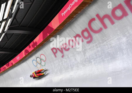 Natalie Geisenberger (GER) vor-Olympischen Ringen, Aktion, Frauen, Frauen die Einzigen, Ausbildung, Olimypic Sliding Center, am 08.02.2018, Olympische Winterspiele 2018, vom 09.02. - 25.02.2018 in PyeongChang/Suedkorea. | Verwendung weltweit Stockfoto