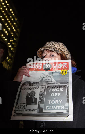 London, Großbritannien. 8. Februar, 2018. Anhänger der Klasse Krieg beginnen einen wöchentlichen Protest außerhalb der Shard, nachdem bekannt wurde, dass zehn mehrere Millionen Pfund luxury apartments leer im 72-stöckigen Turm. Klasse Krieg haben für die Obdachlosen in der Lage sein, die leerstehenden Wohnungen zu besetzen. Credit: Mark Kerrison/Alamy leben Nachrichten Stockfoto