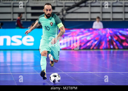 Ljubljana, Slowenien. 8 Februiary, 2018. Ricardinho von Portugal steuert die Kugel während der UEFA-Futsal-EURO Meisterschaft Halbfinale 2018 Match zwischen Russland und Portugal in Ljubljana, Slowenien am 8. Februar 2018. © Jure Makovec Credit: Jure Makovec/Alamy leben Nachrichten Stockfoto