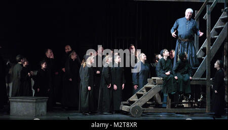 Cardiff, Großbritannien. 7. Feb 2018. Tosca von der Welsh National Opera durchgeführt. Donald Maxwell als Sakristan Credit: Thomas Bowles/Alamy leben Nachrichten Stockfoto