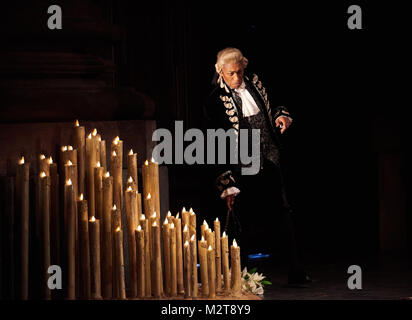 Cardiff, Großbritannien. 7. Feb 2018. Tosca von der Welsh National Opera durchgeführt. Markierung S Doss als Scarpia Credit: Thomas Bowles/Alamy leben Nachrichten Stockfoto