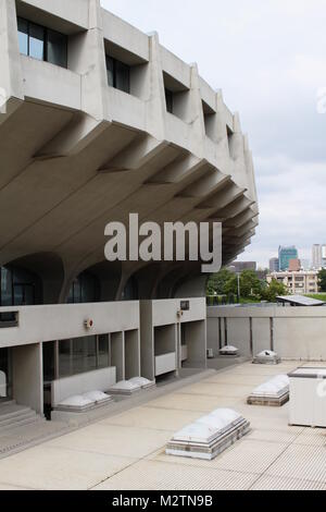 Die Kenzo Tange entworfene Yoyogi National Gymnasium (1 Gymnasium). Für die Olympischen Spiele 1964 gebaut, wird es für den Handballsport in 2020 verwendet werden. (2017) Stockfoto