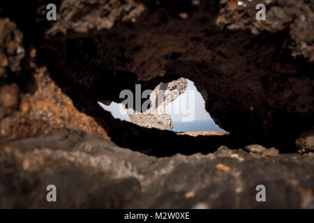 Rock Höhle am Strand, Cap de Creus, Costa Brava, Katalonien, Spanien Stockfoto