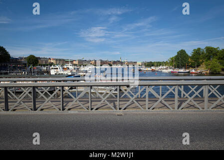 Schweden, Stockholm, auf der Brücke Skeppsholmsbron/Skeppsholm Brücke und Boote Stockfoto