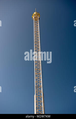 Free Fall Tower ky Fallen' auf dem Oktoberfest, München Stockfoto