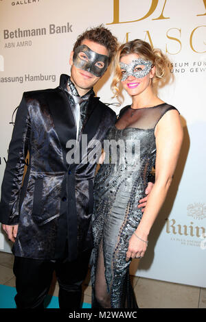 Nina Bott mit ihrem Freund Benjamin Baarz, Bal Masque Charity Veranstaltung im Museum für Kunst und Gewerbe, Hamburg, 21.03.2015 Stockfoto
