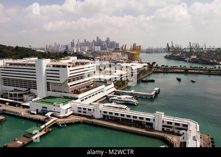 KEPPEL BAY, Singapur, 10. Dezember 2017: Marina an der Keppel Bay in Singapur. Vivo City Einkaufszentrum Stockfoto