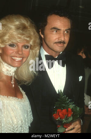 LOS ANGELES, Ca - 13. Mai: (L-R) Schauspielerin Loni Anderson und Schauspieler Burt Reynolds die Rudolph Valentino Auszeichnungen im Century Plaza Hotel teilnehmen am 13. Mai in Los Angeles, Kalifornien 1982. Foto von Barry King/Alamy Stock Foto Stockfoto