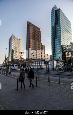 Berlin, Gebäude, Fassade, Wolkenkratzer, Potsdamer Platz, Deutsche Bahn Corporate Headquarter, rechts, Kollhoff Turm, Mitte, Hochhaus Potsdamer Platz Stockfoto