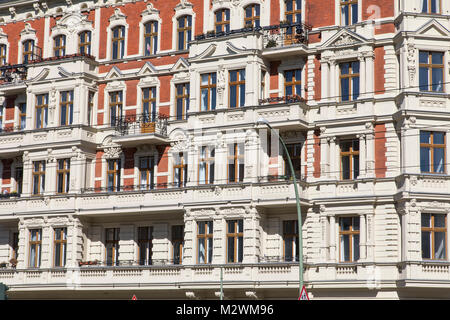 Alte Fassade eines Gebäudes, an Senenfelder Straße, Berlin Prenzlauer Berg, Deutschland Stockfoto