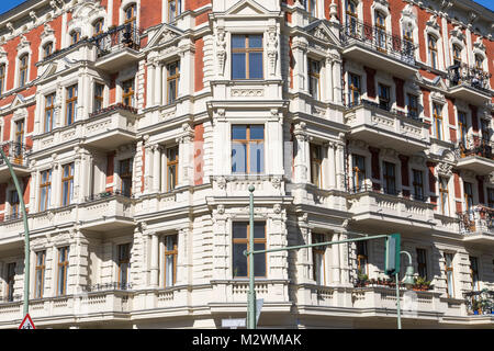 Alte Fassade eines Gebäudes, an Senenfelder Straße, Berlin Prenzlauer Berg, Deutschland Stockfoto