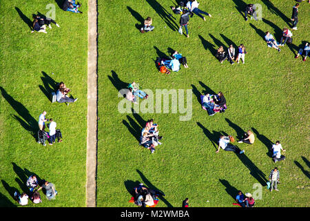 PARIS - ca. Juni 2014: Ansicht von Oben auf der Champs de Mars in Paris vom Eiffelturm Stockfoto