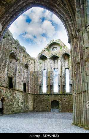 Im Inneren der Burg Rock Of Cashel in Irland Stockfoto