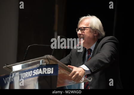 Pomigliano D'Arco, Italien. 06 Feb, 2018. Vittorio Sgarbi, berühmte italienische Kunstkritiker, Schriftsteller, Dozent und Politiker, trifft die Bürgerinnen und Bürger in Pomigliano d'Arco (NA) anlässlich der Eröffnung der Wahlkampagne. Credit: Giuseppe Ricciardiello/Pacific Press/Alamy leben Nachrichten Stockfoto